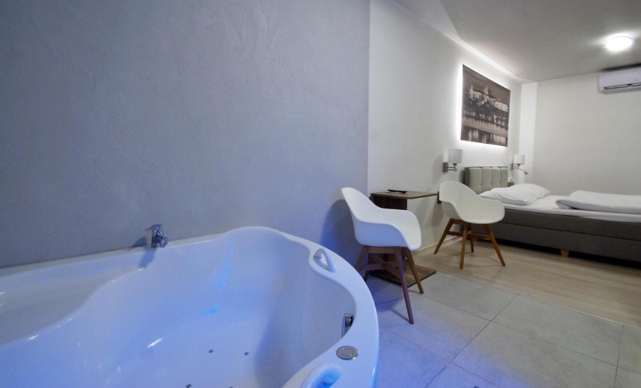 Adeba Hotel Prague Ngoại thất bức ảnh