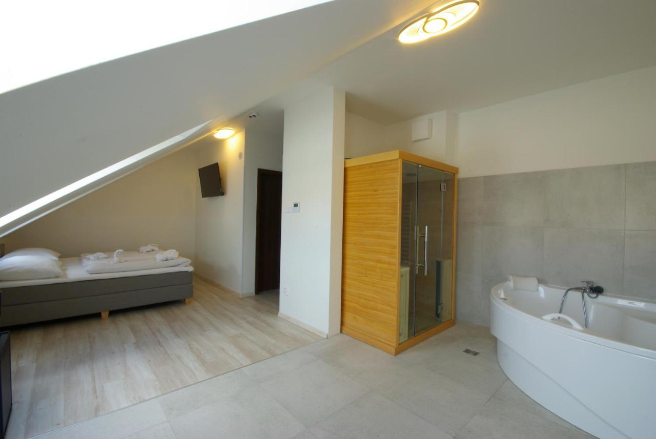 Adeba Hotel Prague Ngoại thất bức ảnh